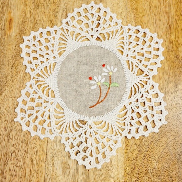 Vintage Handmade Linen OrnateCrocheted Edges Set Of 6 Tablecloth - Picture 4 of 6